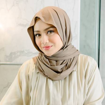 kerudung segi empat